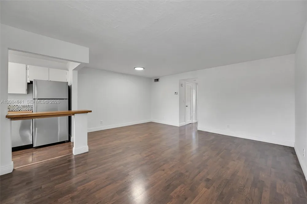 250 Layne Blvd #205 Hallandale Beach, FL 33009