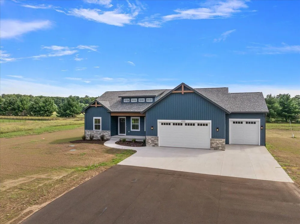 6440 17 Mile Road NE Cedar Springs, MI 49319