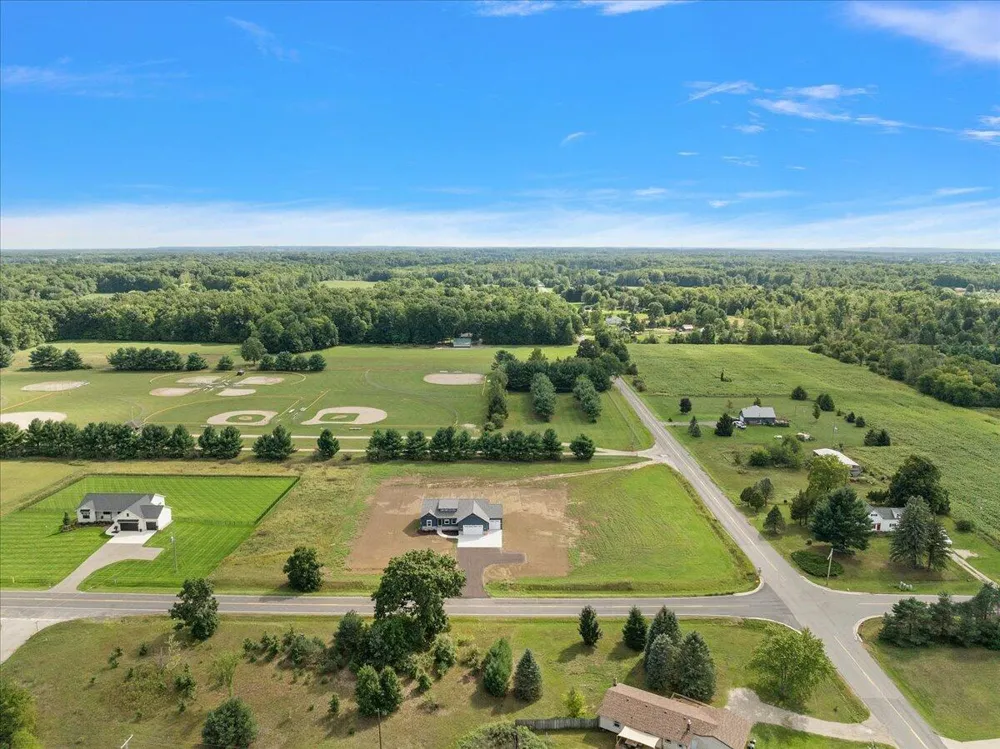 6440 17 Mile Road NE Cedar Springs, MI 49319