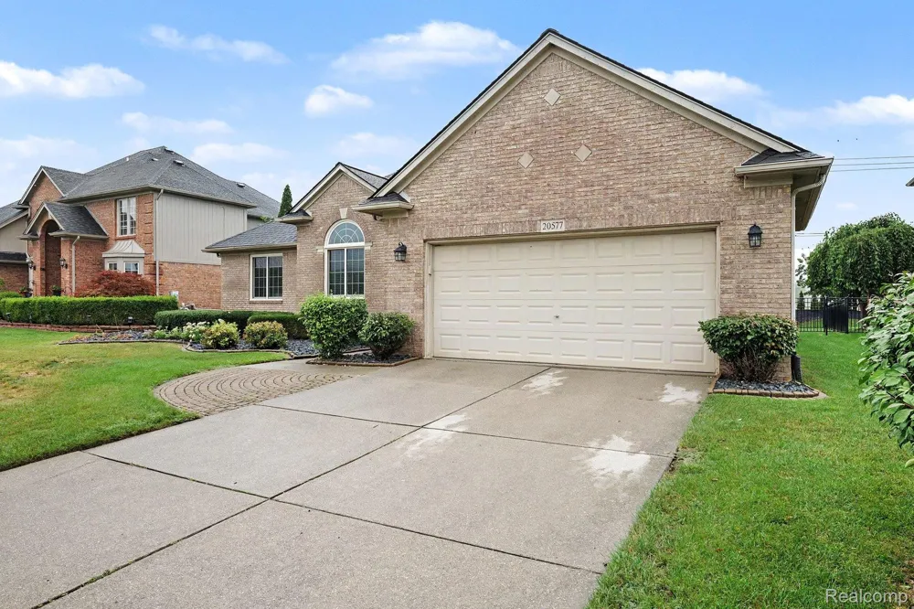 20577 Sherwood Drive Macomb Township, MI 48044