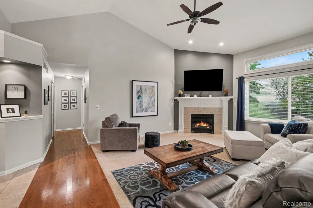 20577 Sherwood Drive Macomb Township, MI 48044