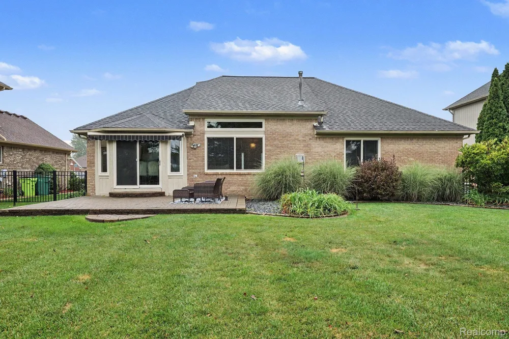 20577 Sherwood Drive Macomb Township, MI 48044