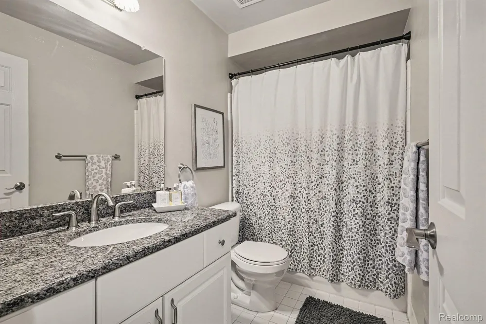 20577 Sherwood Drive Macomb Township, MI 48044