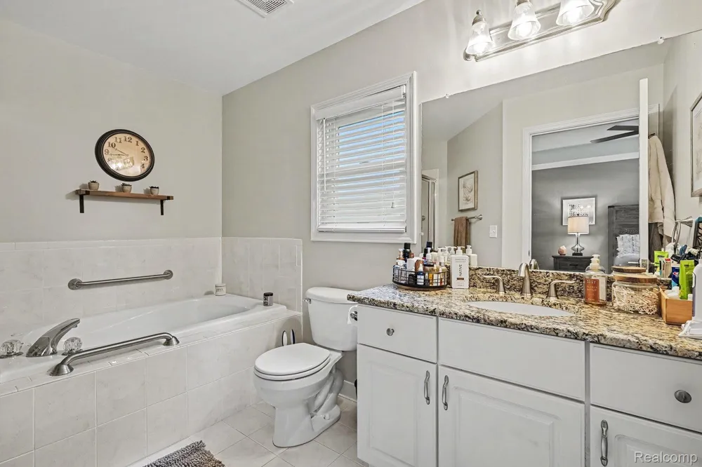 20577 Sherwood Drive Macomb Township, MI 48044