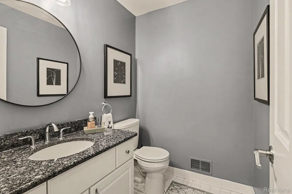 20577 Sherwood Drive Macomb Township, MI 48044