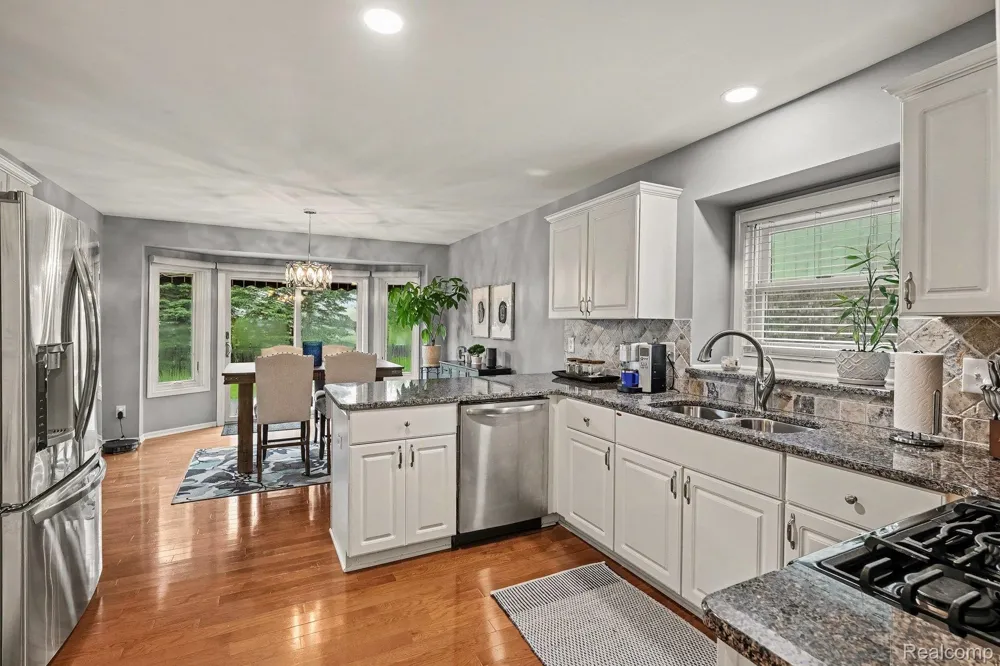 20577 Sherwood Drive Macomb Township, MI 48044