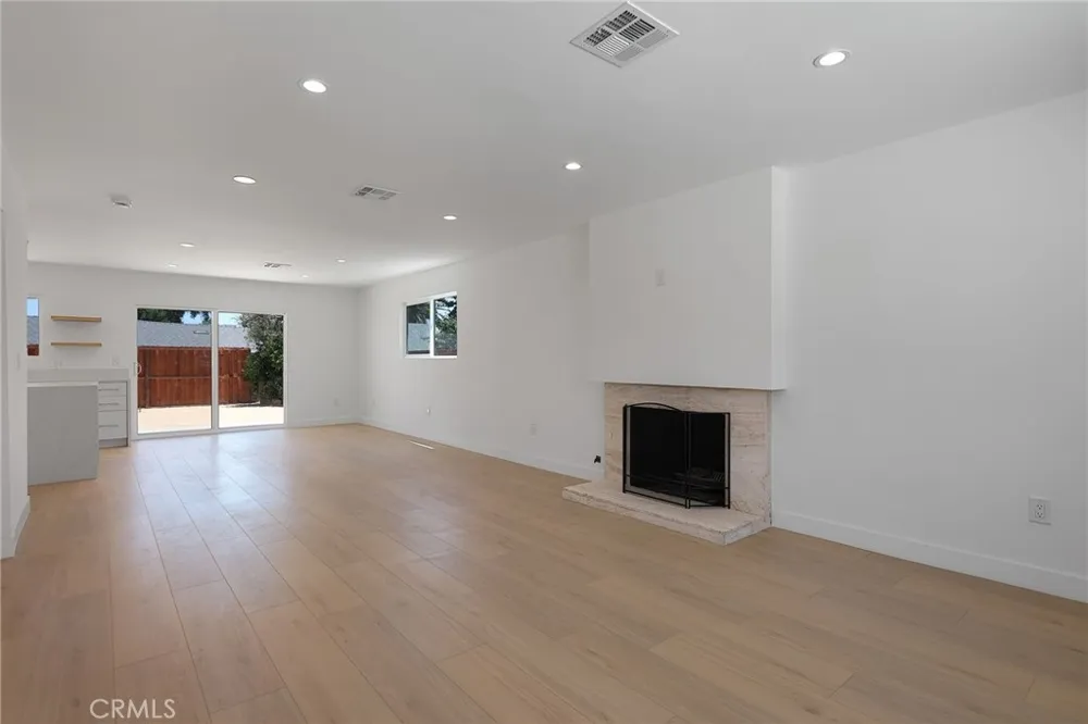 7950 Sausalito Avenue West Hills, CA 91304
