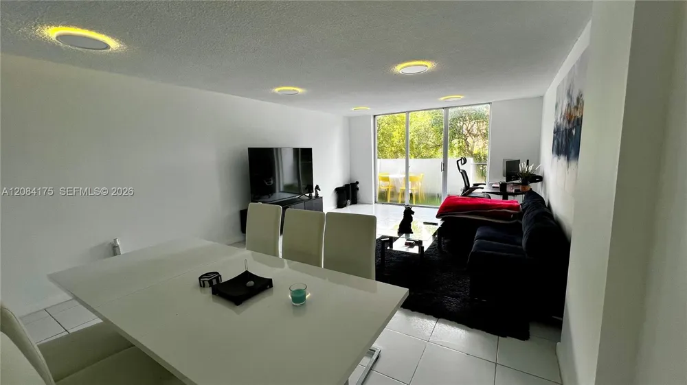 2780 NE 183rd St #303 Aventura, FL 33160