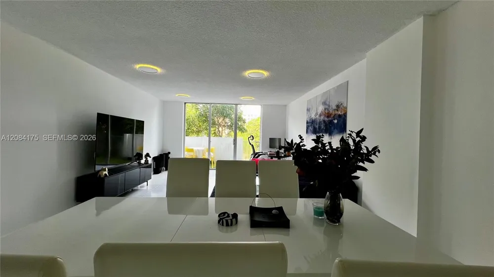 2780 NE 183rd St #303 Aventura, FL 33160
