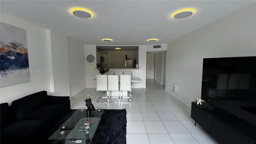 2780 NE 183rd St #303 Aventura, FL 33160