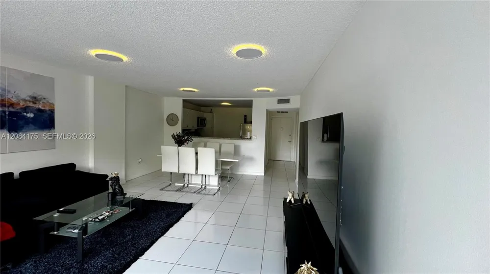 2780 NE 183rd St #303 Aventura, FL 33160