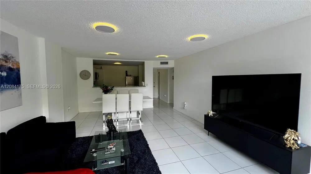 2780 NE 183rd St #303 Aventura, FL 33160