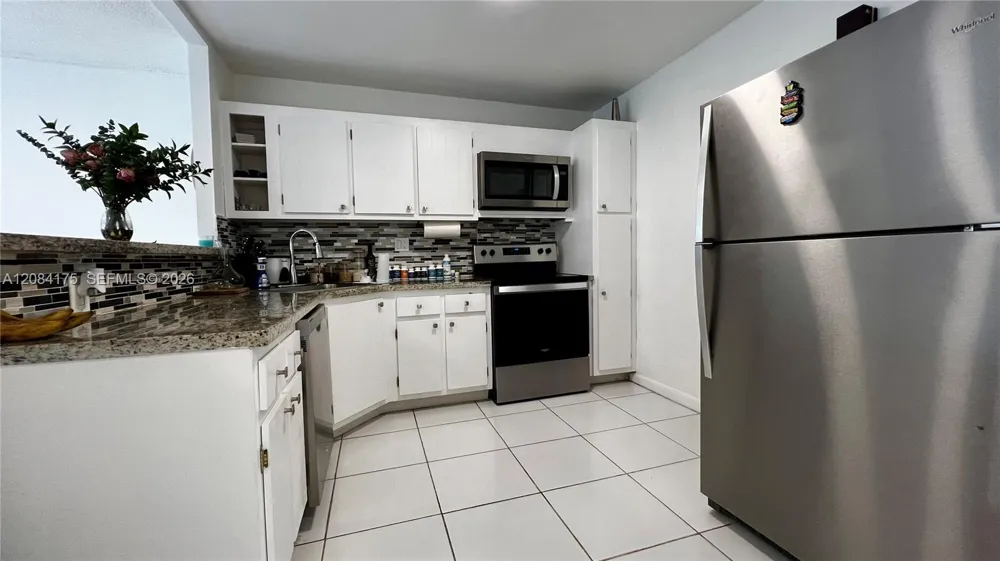 2780 NE 183rd St #303 Aventura, FL 33160