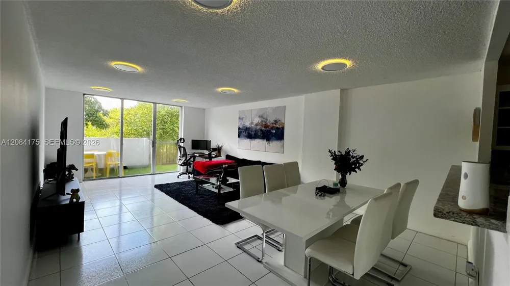 2780 NE 183rd St #303 Aventura, FL 33160