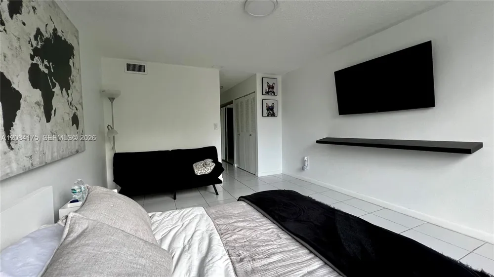2780 NE 183rd St #303 Aventura, FL 33160