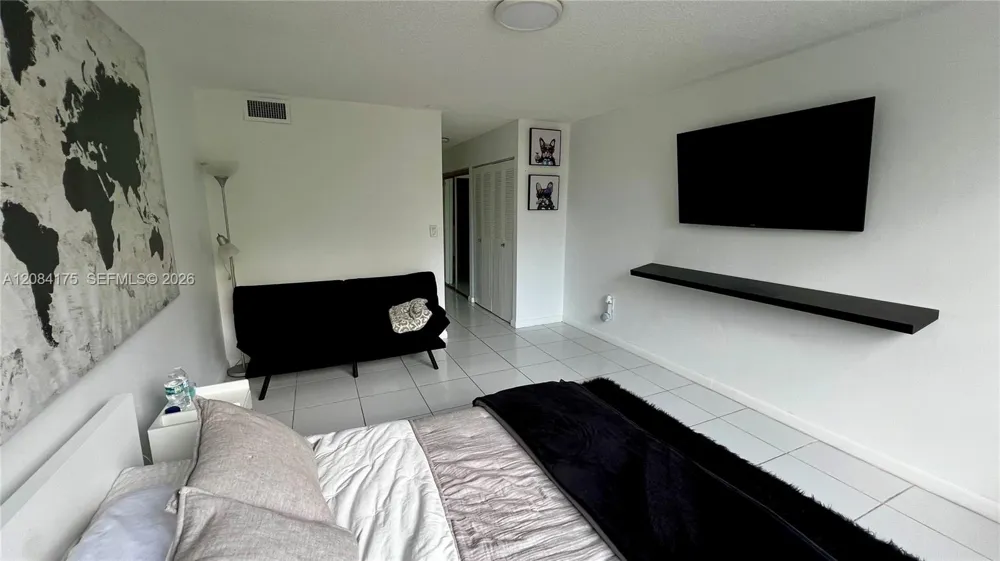 2780 NE 183rd St #303 Aventura, FL 33160