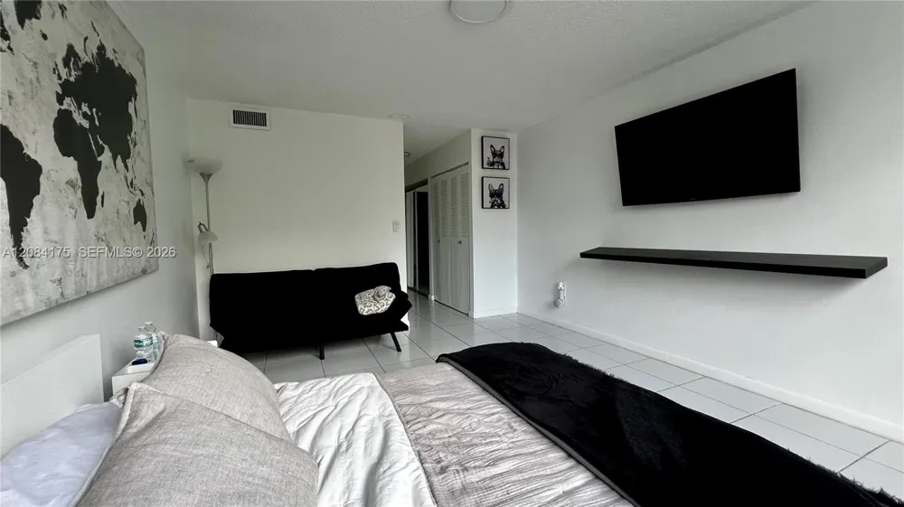 2780 NE 183rd St #303 Aventura, FL 33160