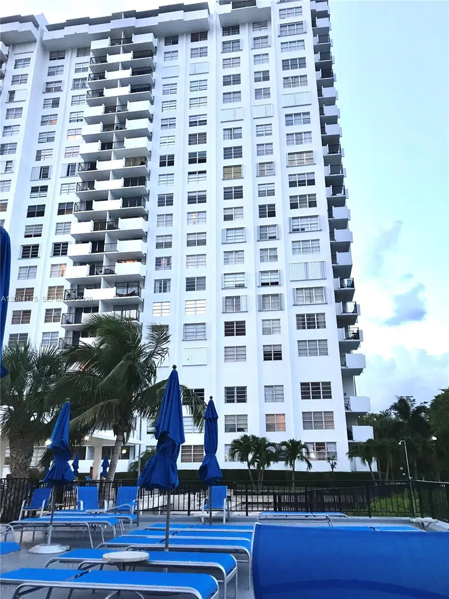 2780 NE 183rd St #303 Aventura, FL 33160