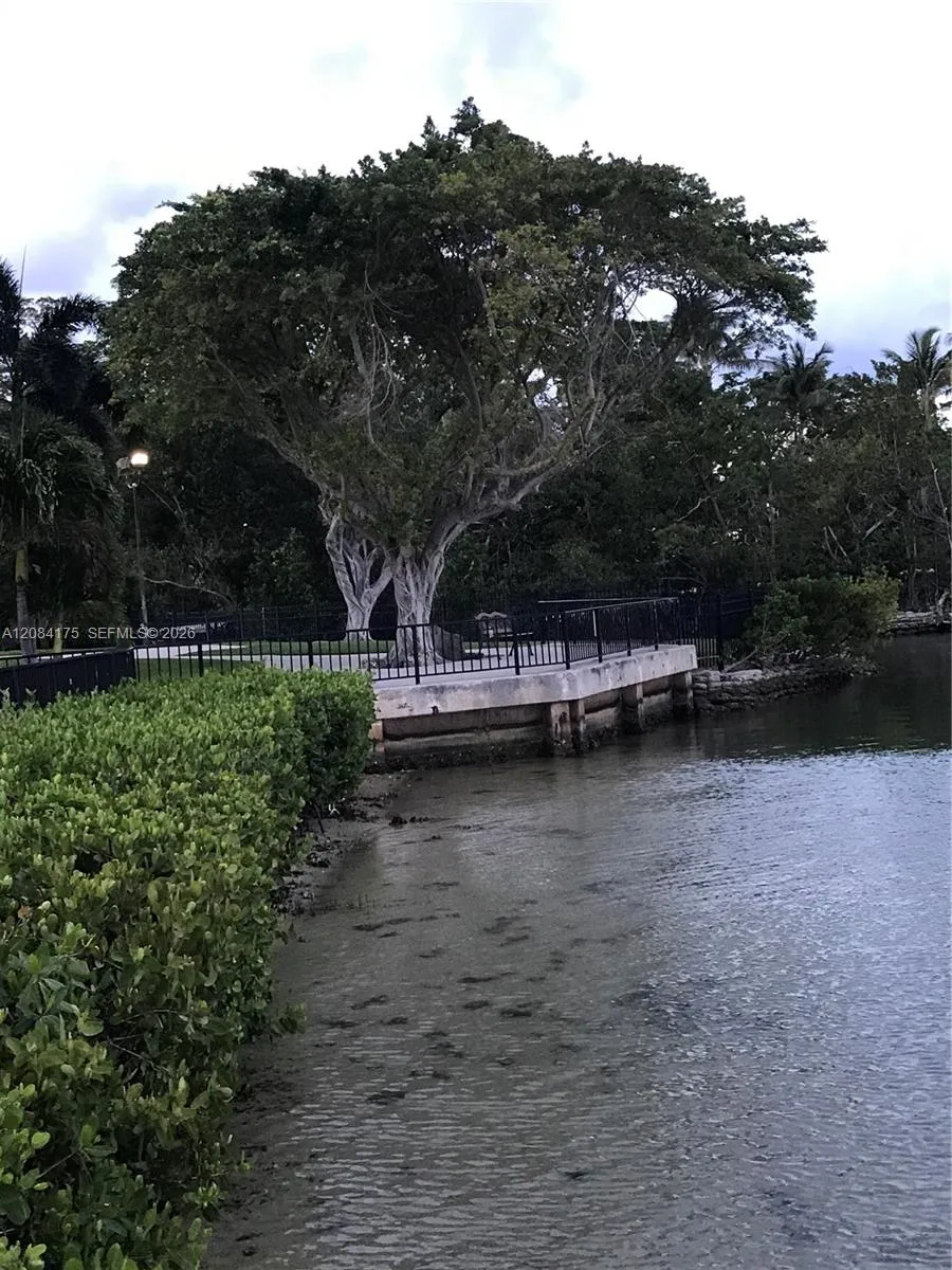 2780 NE 183rd St #303 Aventura, FL 33160