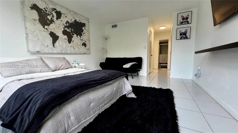 2780 NE 183rd St #303 Aventura, FL 33160