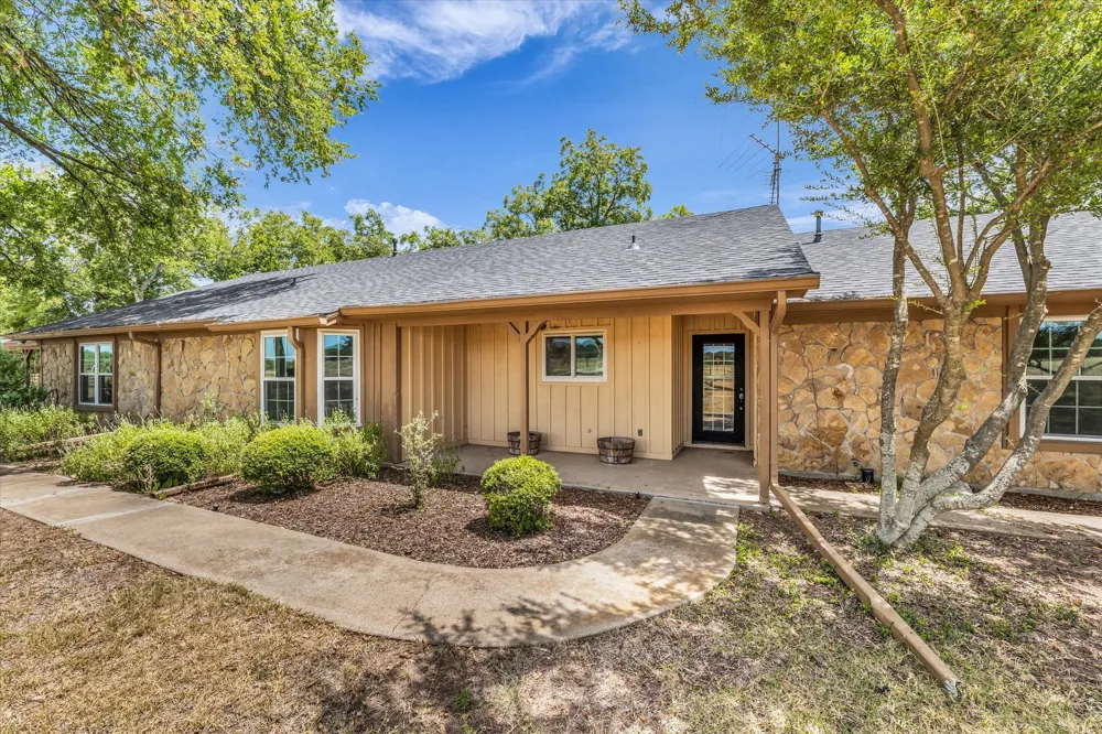 190 County Road 3198 Valley Mills, TX 76689