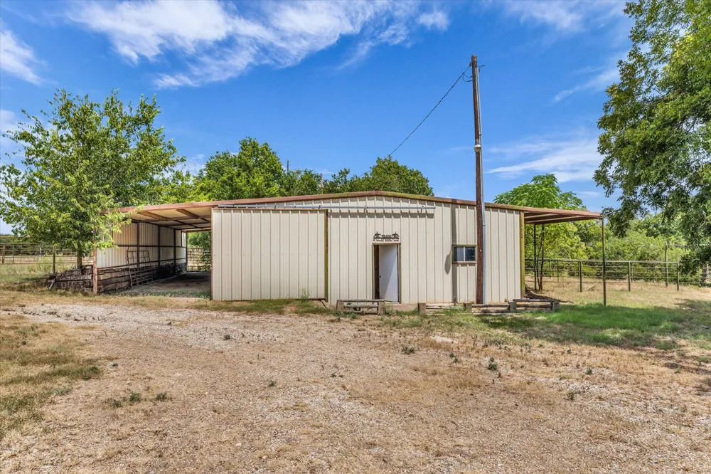 190 County Road 3198 Valley Mills, TX 76689