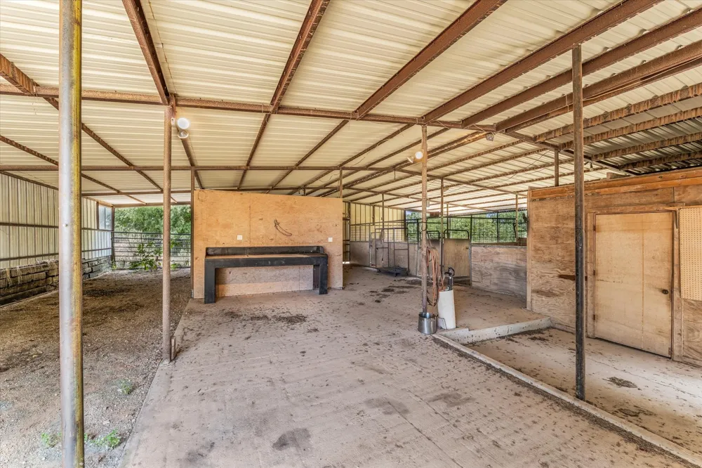 190 County Road 3198 Valley Mills, TX 76689