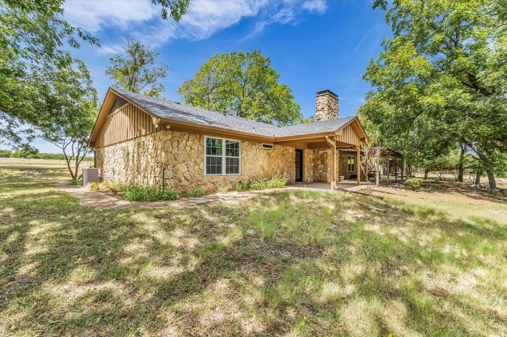 190 County Road 3198 Valley Mills, TX 76689