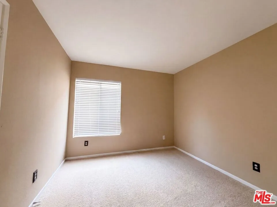 5539 W Avenue L6 Lancaster, CA 93536