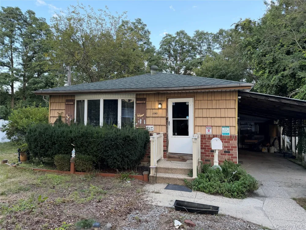 1743 Thompson Drive Bay Shore, NY 11706
