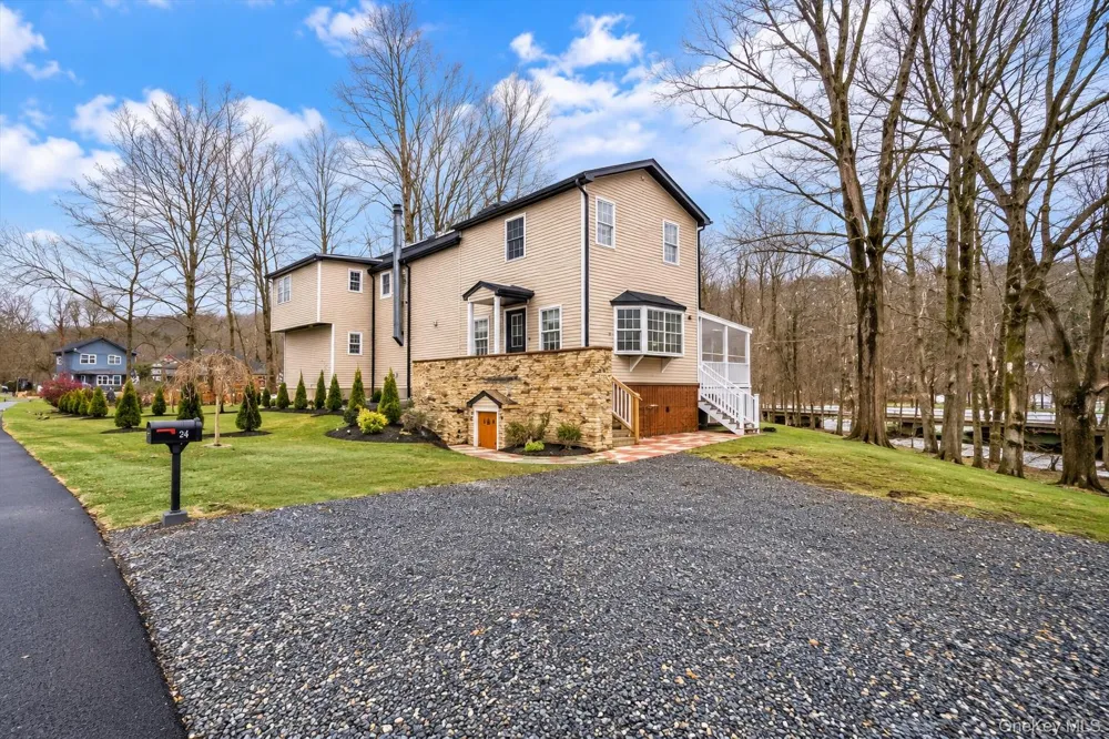 24 Johnsontown Road Sloatsburg, NY 10974