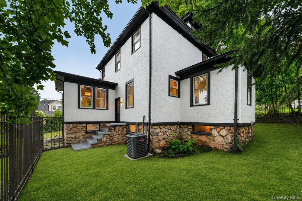 16 Maple Avenue West Nyack, NY 10994