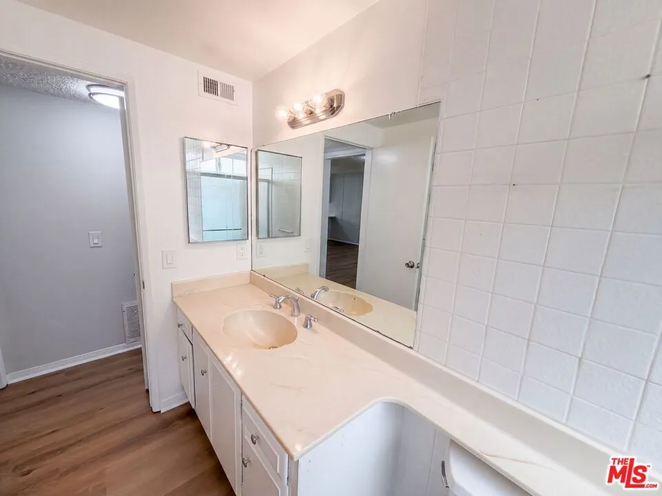 8452 Hazelwood Circle Westminster, CA 92683
