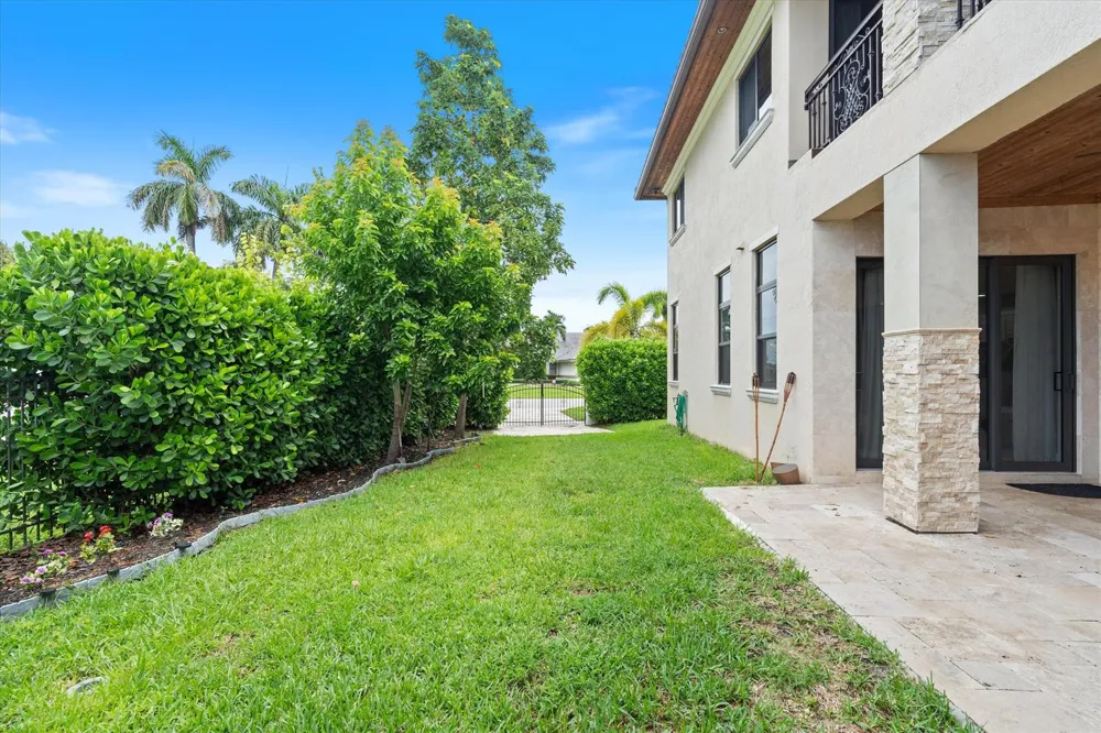 301 SANDALWOOD LANE Boca Raton, FL 33487