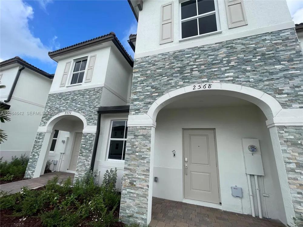 2568 SE 25th Rd #2568 Homestead, FL 33035