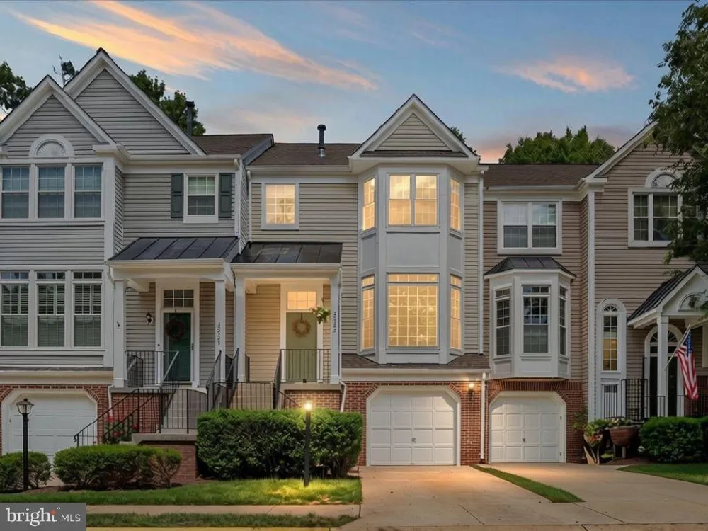 20547 WARBURTON BAY SQUARE #37 Sterling, VA 20165