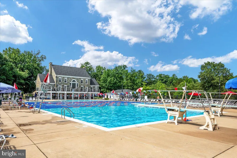 20547 WARBURTON BAY SQUARE #37 Sterling, VA 20165