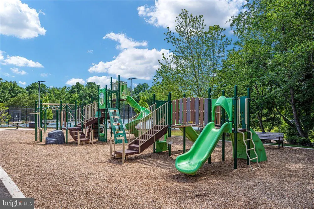 20547 WARBURTON BAY SQUARE #37 Sterling, VA 20165