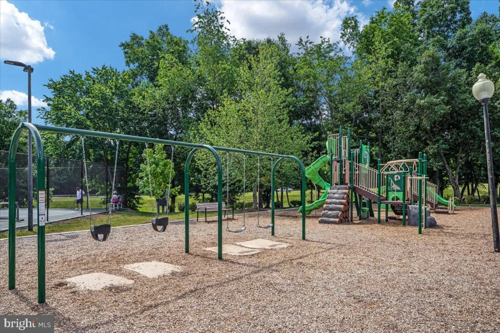 20547 WARBURTON BAY SQUARE #37 Sterling, VA 20165
