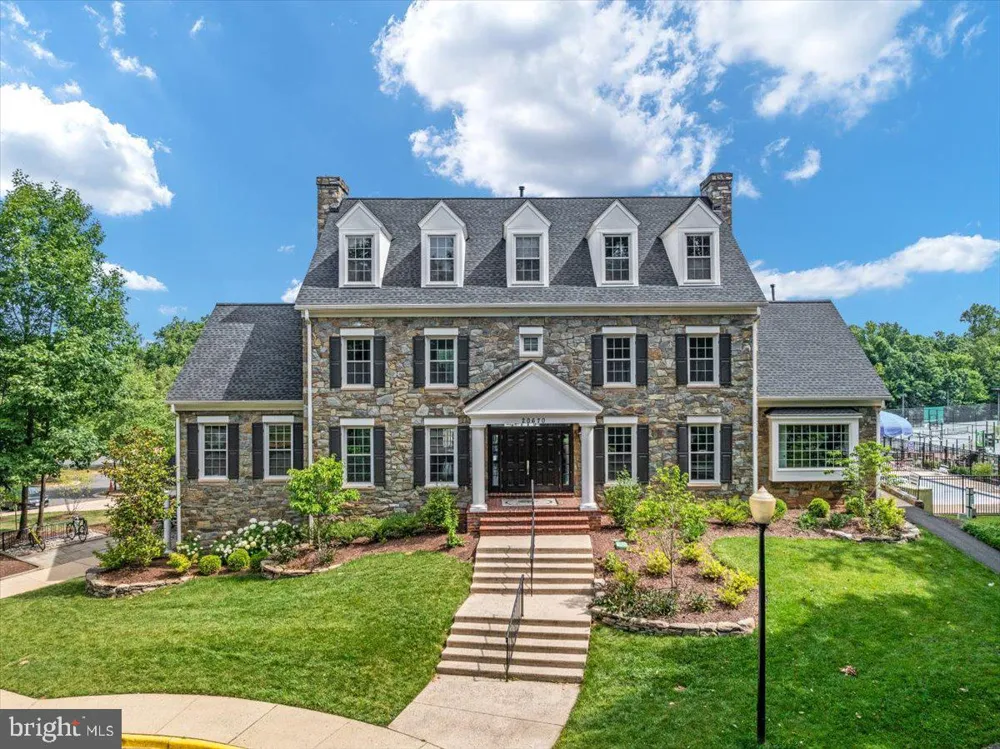 20547 WARBURTON BAY SQUARE #37 Sterling, VA 20165