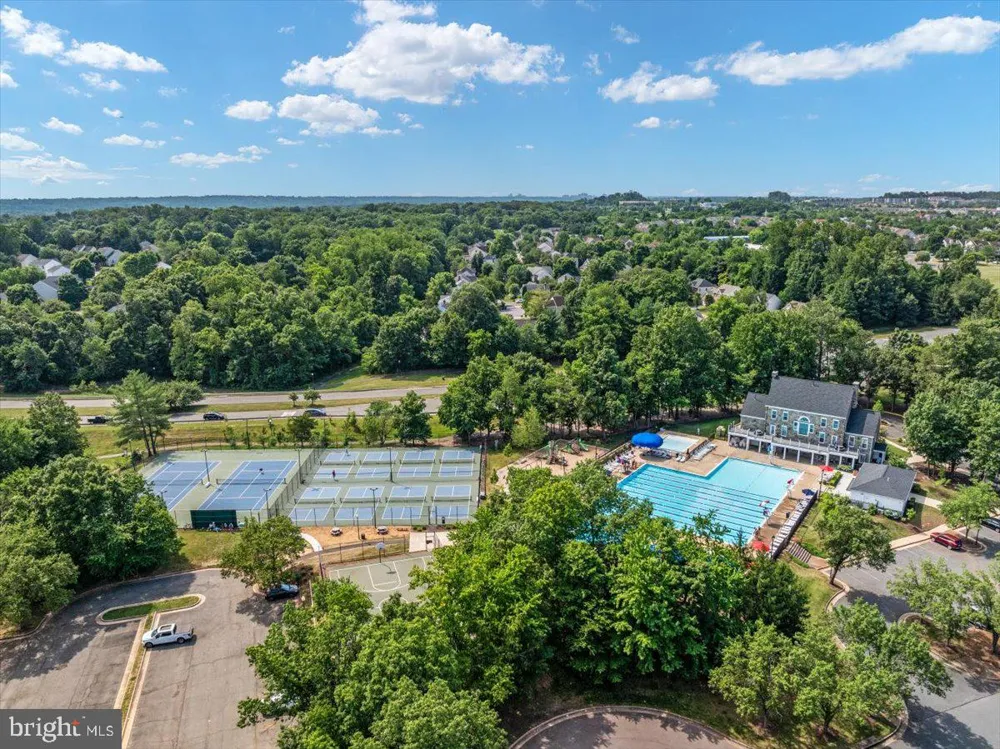 20547 WARBURTON BAY SQUARE #37 Sterling, VA 20165