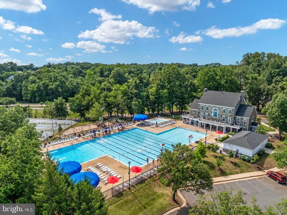 20547 WARBURTON BAY SQUARE #37 Sterling, VA 20165