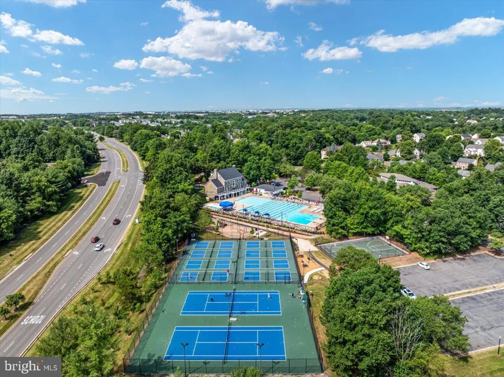 20547 WARBURTON BAY SQUARE #37 Sterling, VA 20165