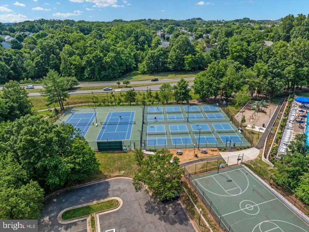 20547 WARBURTON BAY SQUARE #37 Sterling, VA 20165