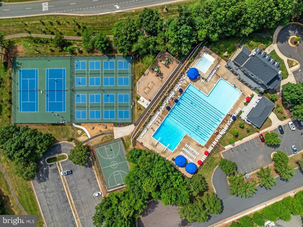 20547 WARBURTON BAY SQUARE #37 Sterling, VA 20165