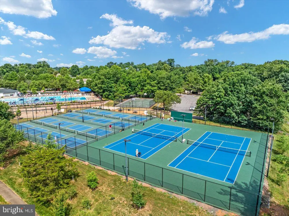 20547 WARBURTON BAY SQUARE #37 Sterling, VA 20165
