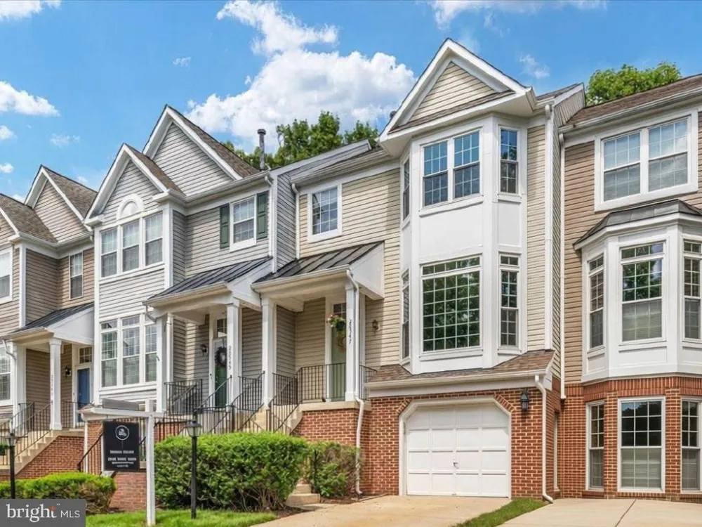 20547 WARBURTON BAY SQUARE #37 Sterling, VA 20165