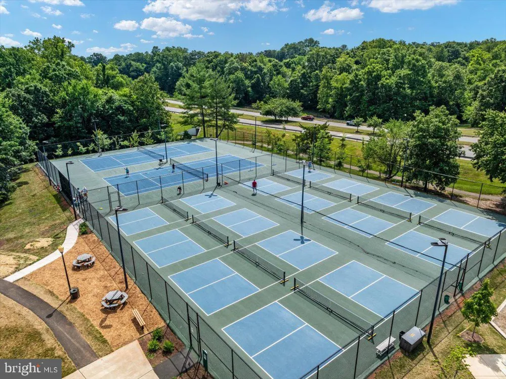 20547 WARBURTON BAY SQUARE #37 Sterling, VA 20165
