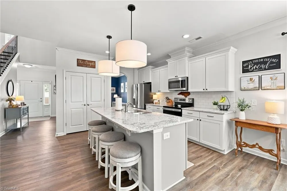 1023 Woodview Ridge Trail Lewisville, NC 27023