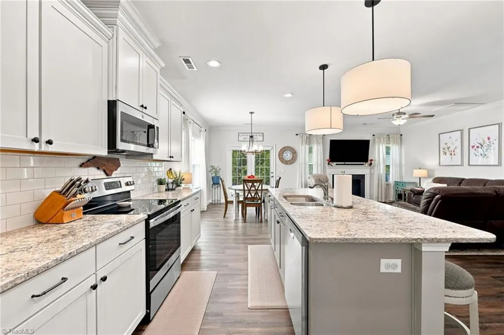1023 Woodview Ridge Trail Lewisville, NC 27023